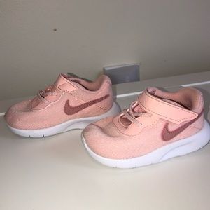 Nike Tanjun Toddler Shoe, Pink